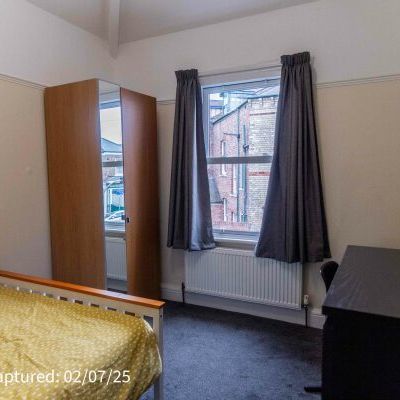 Room 7, 38 Heslington Road - Photo 1