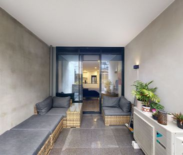 Supersized Ground Floor Apartment with Courtyard - Photo 5