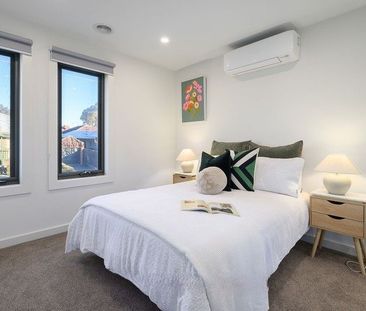 Effortless lifestyle in a great location! - Photo 2