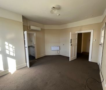 Sunny Apartment - Photo 3