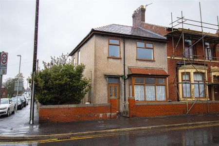 3 bedroom end of terrace house to rent - Photo 5