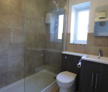 1 Bed Flat - Photo 2