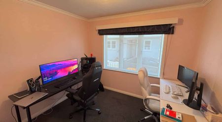 Spacious and Versatile Three-Bedroom Home for Rent – A Must-See! - Photo 2