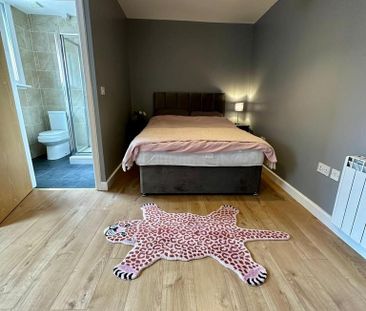 1 bedroom in a house share to rent - Photo 1