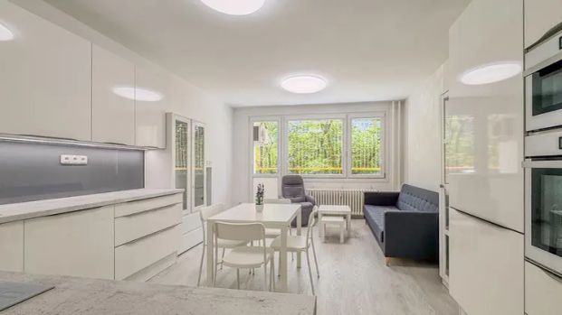 Pronájem bytu 2+kk s lodžií a sklepem, 47 m and sup2;, Praha 5 Hlubočepy - Photo 1