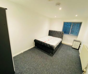 Room in a Shared House, Daley Close, B1 - Photo 1