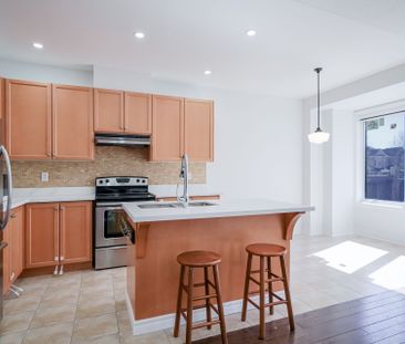 For Lease - 74 Amos Lehman Way, Whitchurch-Stouffville, Ontario - Photo 3