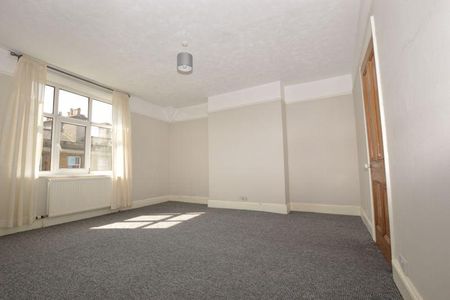 3 bedroom maisonette to rent - Photo 2