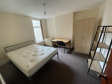 8 Bed Student Accommodation - Photo 4