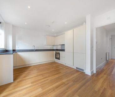 2 bedroom semi-detached house to rent - Photo 6