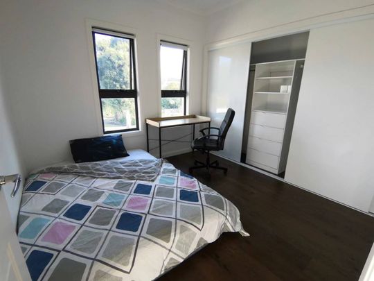 Glen Waverley - Photo 1