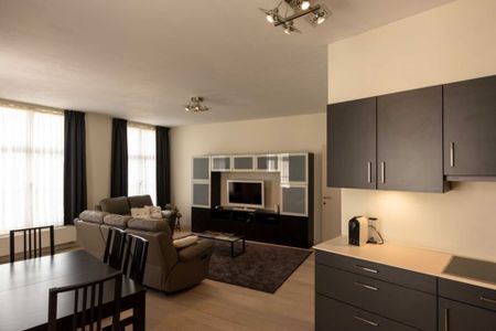 Mooie volledig gemeubileerde flat te huur gelegen in EU wijk - Photo 2