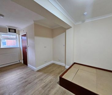 8 bedroom semi-detached house to rent - Photo 5