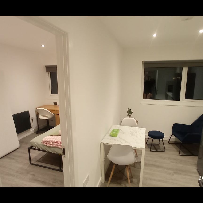 Studio Flat, Swedenborg Gardens, E1 - Photo 1