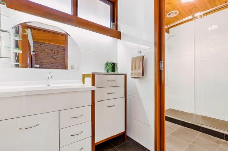 4 Newlyn Close, Templestowe, Melbourne - Photo 2