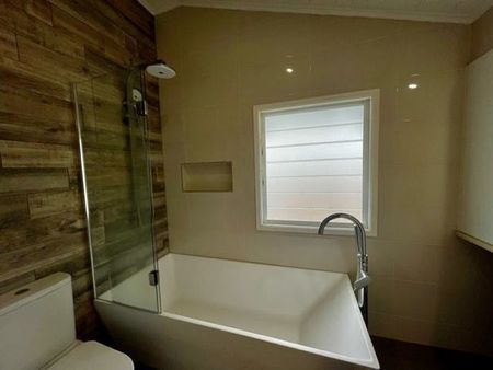 Contemporary 2 Bedroom Home Railway Estate Location - Photo 2