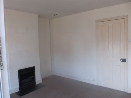 2 bedroom House - Fishers Green Road, Stevenage - Photo 2