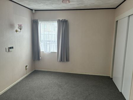 Brick and tile Family Home Blockhouse Bay - Photo 4