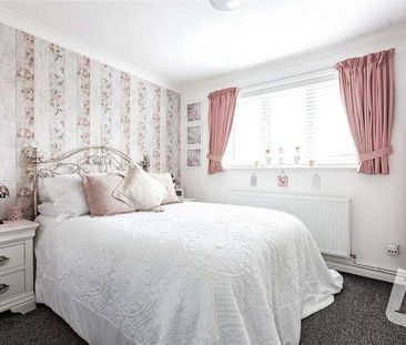 Charleston Avenue, Basildon, SS13 - Photo 4