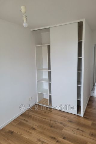 Location Appartement 3 pièces 78m² MARSEILLE 8ème - Photo 2