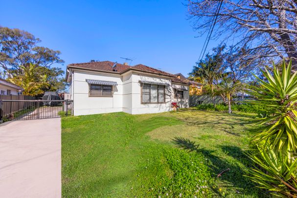 8 Woolooware Road, Woolooware NSW 2230 - House For Rent | Domain - Photo 1