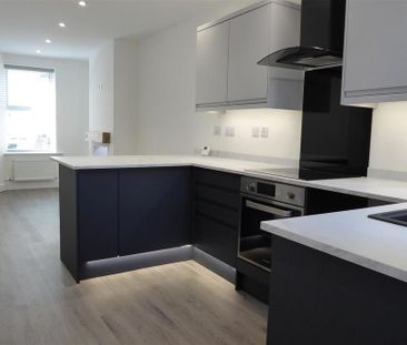 2 bedroom terraced house to rent - Photo 3