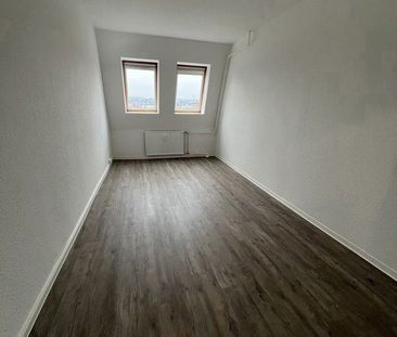 Sanierte 3-Raum-Wohnung im Dachgeschoss! - Foto 1