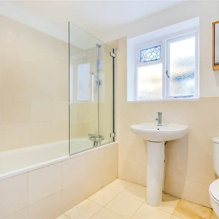 3 bedroom house in Parsons Green - Photo 4