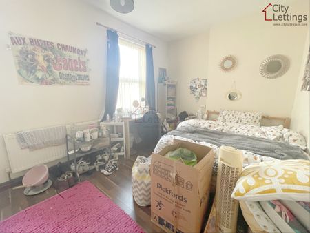 4 Bedroom Mid Terraced House - Photo 5