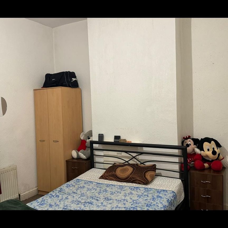 Room in a Shared House, Handsworth, B21 - Photo 1