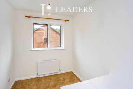 3 bedroom detached house to rent - Photo 2