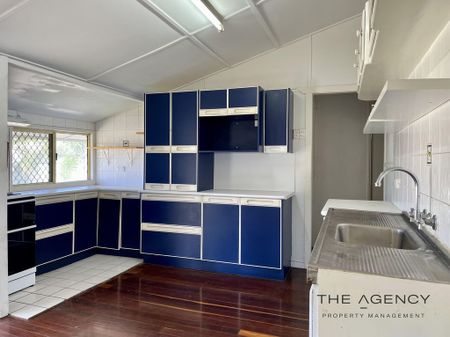 Charming Family Home with a Shed! - Photo 4