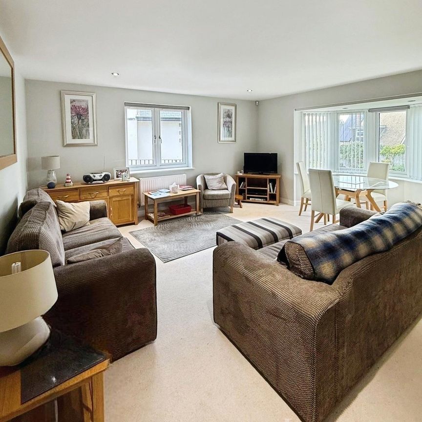 2 bedroom flat to rent The Oaks, Barton on Sea - Photo 1