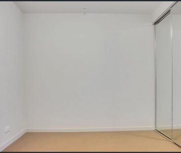 Stunning Water View 2 Bedroom apartment Fully Furnished in CBD - Photo 5