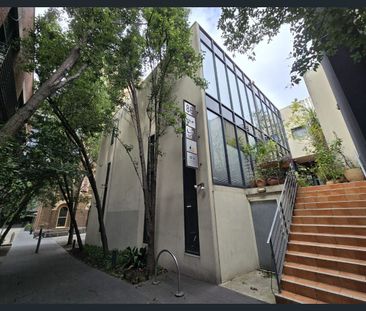 STYLISH SPLIT-LEVEL HOME OFFICE / RESIDENCE - Photo 5