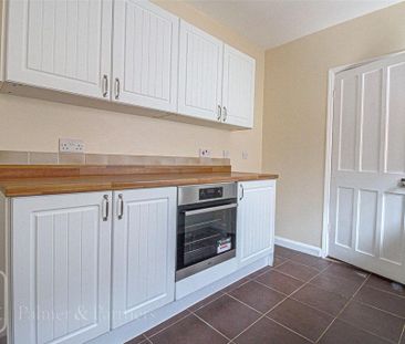 3 bedroom semi-detached house to rent - Photo 1