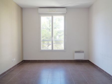 Location Appartement 2 pièces 43m² LA SEYNE SUR MER 83500 - Photo 5