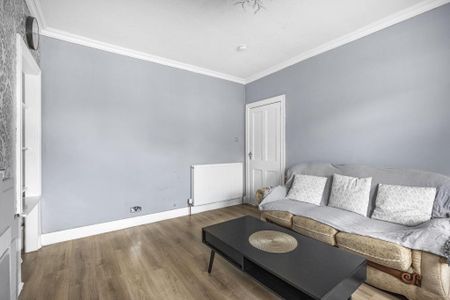 4 bedroom semi-detached house to rent - Photo 3
