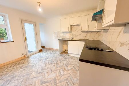 3 bedroom detached bungalow to rent - Photo 5