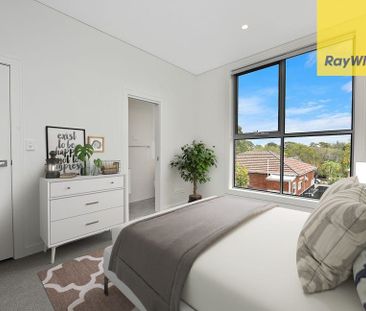 Modern Split Level Two Bedroom Apartment - Photo 3