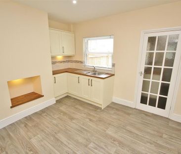 3 bedroom end of terrace house to rent - Photo 4