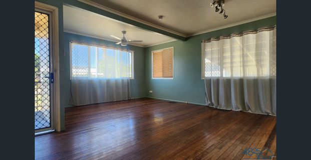 3 BEDROOM FAMILY HOME IN SUNSET - Photo 1