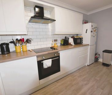 2 bedroom Flat in Montagu Drive, Leeds - Photo 3