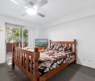 Spacious 2-Bedroom Apartment with Balcony & Secure Parking in Holla... - Photo 3