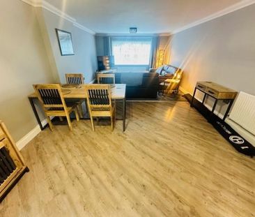 2 bedroom Flat To Let - Photo 1