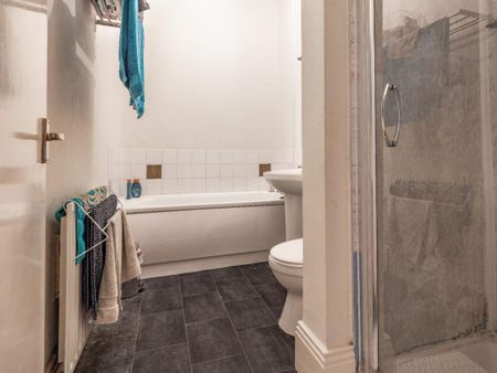 4 bedroom semi-detached house to rent - Photo 3