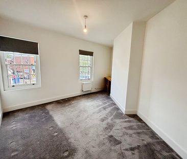 The Square, Bagshot, Surrey, GU19 - Photo 2