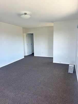 Newly renovated 3BR Home in Kelson - Photo 1