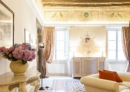 Center-Historic Jewish Quarter: Elegant apartment situated in beautiful Palazzo Nobiliare. Entrance, spacious living with original wood frescoed ceilings, large modern dining and kitchen, 4 bedrooms, 4 Baths, small terrace. #1527