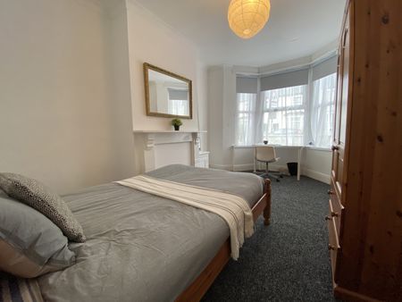 Llantrisant Street, Cathays - Photo 4